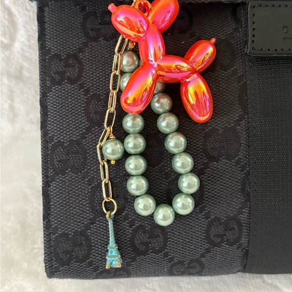 Red Balloon Dog Keychain With Green Faux Pearls & Eiffel Tower Charm - NWT - Picture 2 of 7